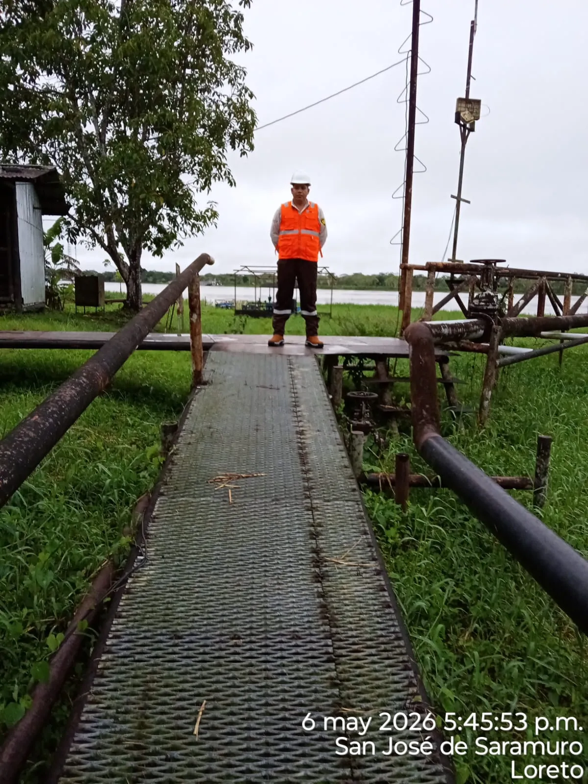 Patrullaje de Yanapuma sobre líneas de tubería junto al río